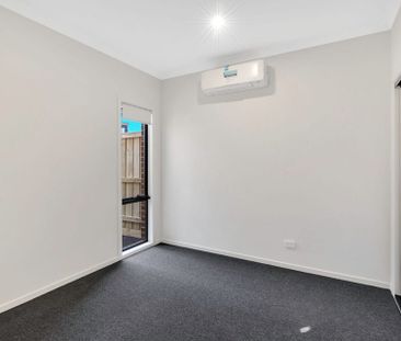 Beautifully Designed 4-Bedroom Family Home in Prime Location - Photo 4