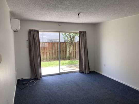 Welcome to 2/4 O’Neill Street, Claudelands, Hamilton – a well-presented property offering comfort and convenience in one of Hamilton’s most sought-after suburbs. - Photo 1