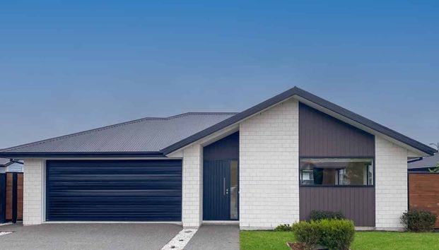 Three Bedroom Gem In Great Location! - Photo 1