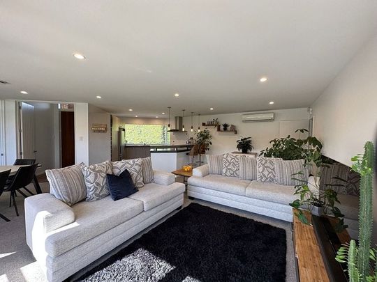 Safe, Sunny & Spacious Family Home - Photo 1