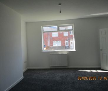 3 bedroom terraced house to rent - Photo 4