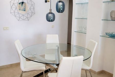 2 Bedroom Apartment For Rent in Manilva, Málaga - Photo 2