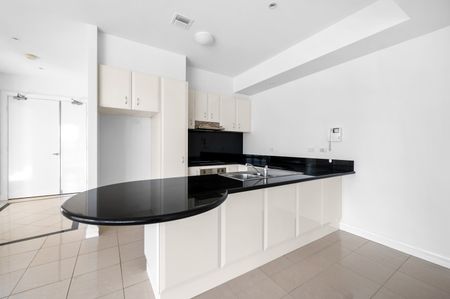 Exclusive Two-Bedroom Apartment with Spectacular Views in East Melbourne - Photo 5