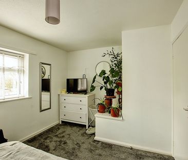 Stonebridge Crescent - Photo 2