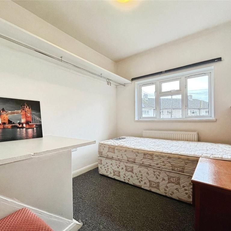 1 bedroom in a house share to rent - Photo 1