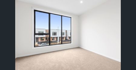 Immaculate low maintenance townhome. - Photo 2