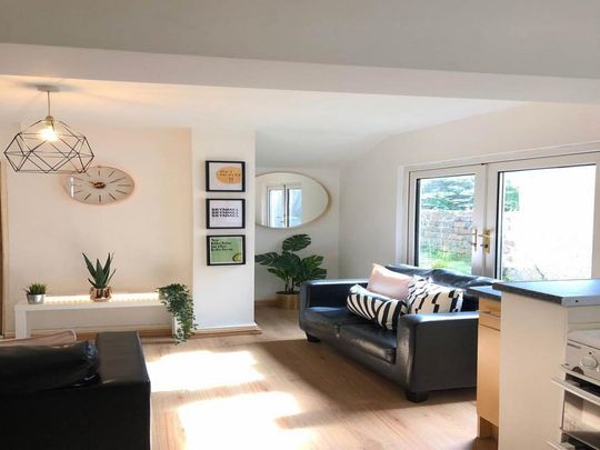 5 bedroom house to rent - Photo 1