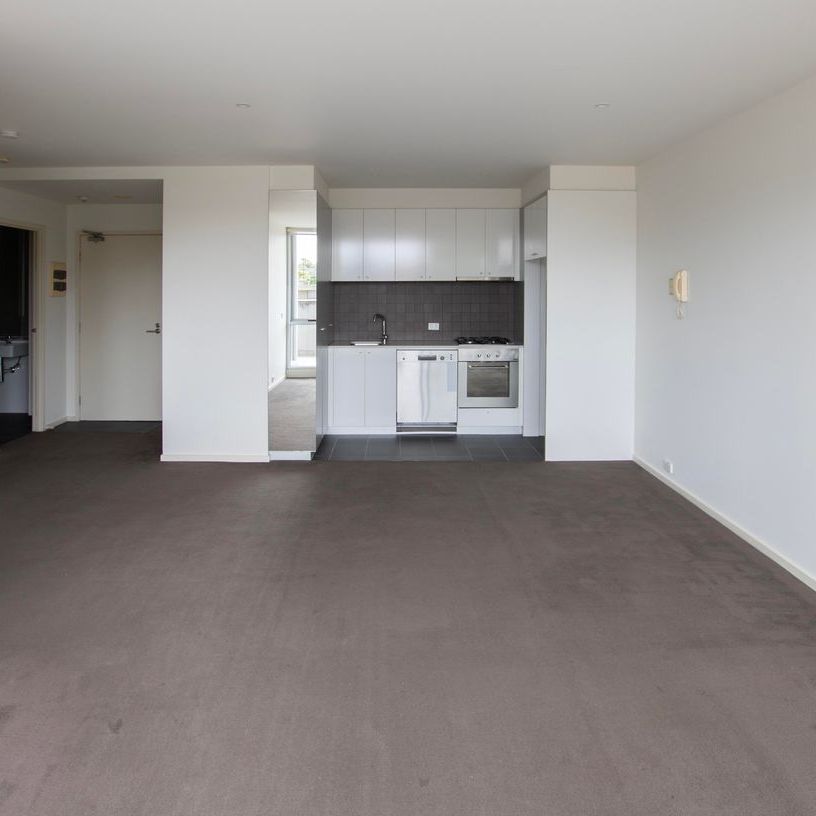 Stylish 2-Bedroom Apartment in Prime St Kilda Location - Photo 1