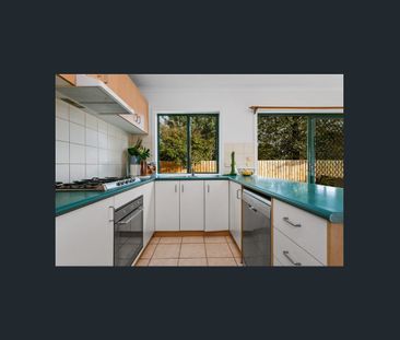 Modern 3 Bedroom Townhouse - Mt Waverley School Zone !!! - Photo 2