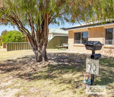 LAID BACK FAMILY LIVING WITH SIDE ACCESS AND LARGE, POWERED WORKSHOP - Photo 3