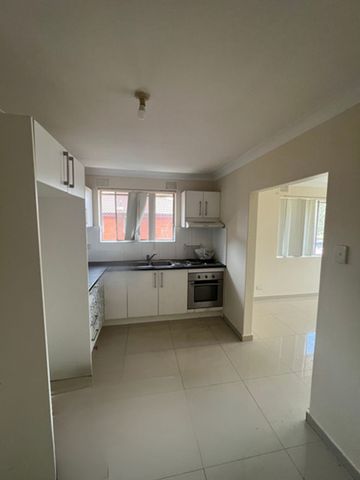 Luxury Living in Merrylands: Rent a Stunning Apartment at 4/22 Military Road - Photo 4