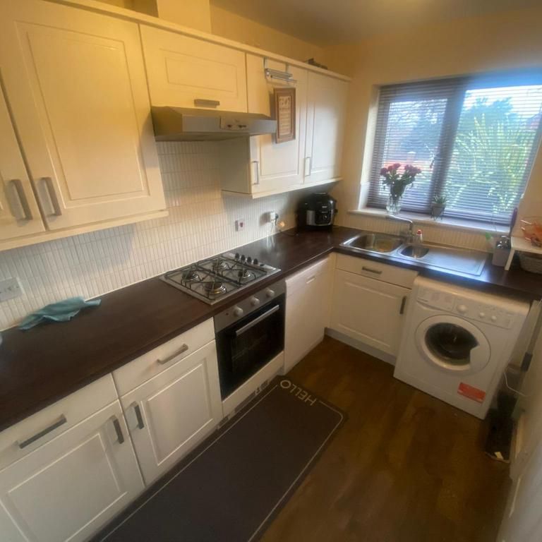 2 bedroom end of terrace house to rent - Photo 1