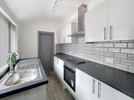 2 bedroom terraced house to rent - Photo 4