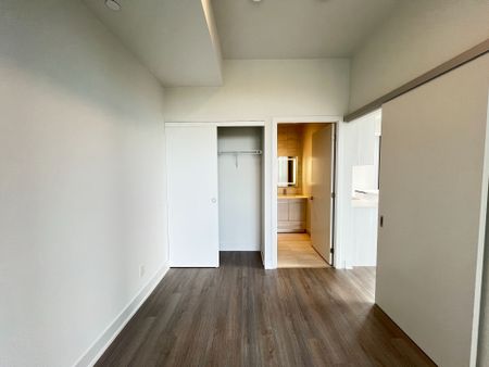 For Lease - 8 Cumberland Street Unit# 2702, Toronto, Ontario - Photo 3