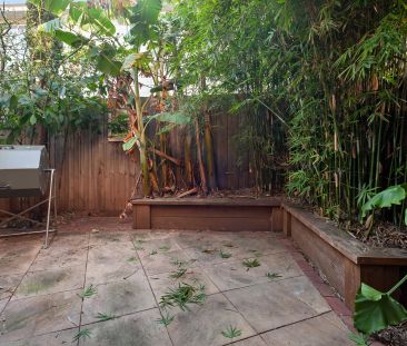 Inner City Lifestyle Perfection – Updated throughout! - Photo 4