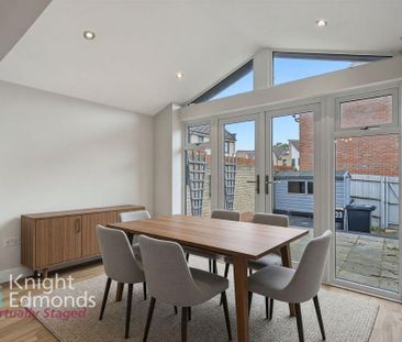 2 bedroom end of terrace house to rent - Photo 2