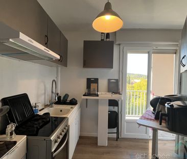 T2 lumineux Vue dégagée Centre-ville de la Londe les Mau - Photo 4