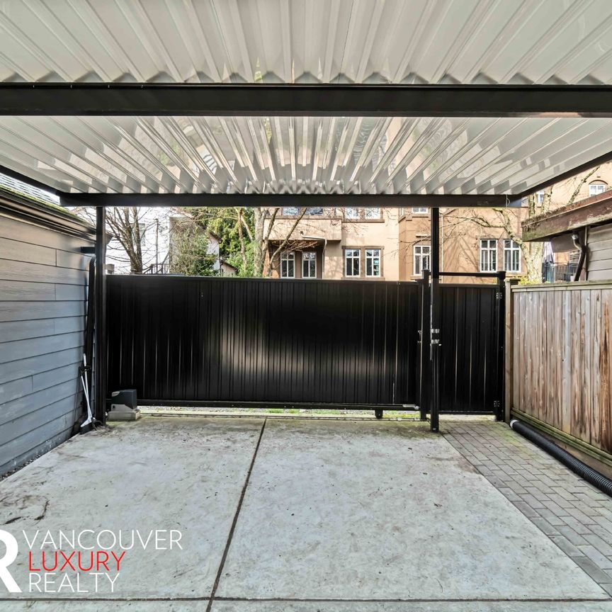 House in Vancouver West Side, British Columbia - Photo 1