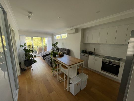 Kensington - Photo 1