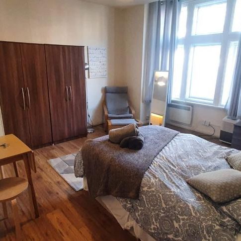 Studio to rent - Photo 1