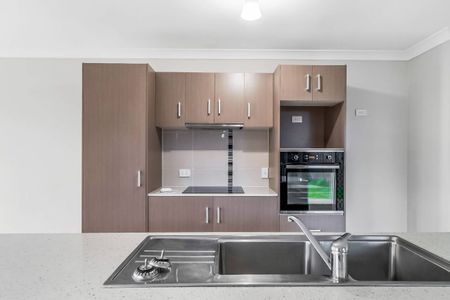 Comfort & Convenience in a Prime Location - Photo 4