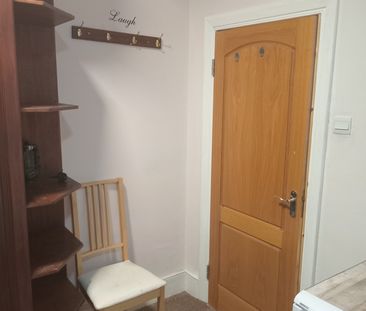 Room in a Shared House, Outram Road, E6 - Photo 6