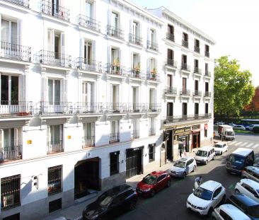 Room in a shared 8-bedroom apartment for rent in Jerónimos, perfect... - Photo 1