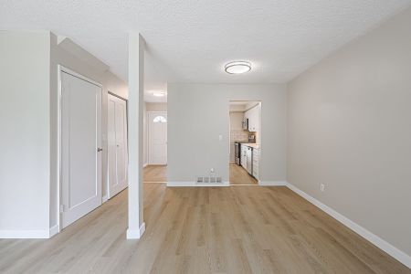 For Lease - 570 Waverly Street Unit# 28, Oshawa, Ontario - Photo 3