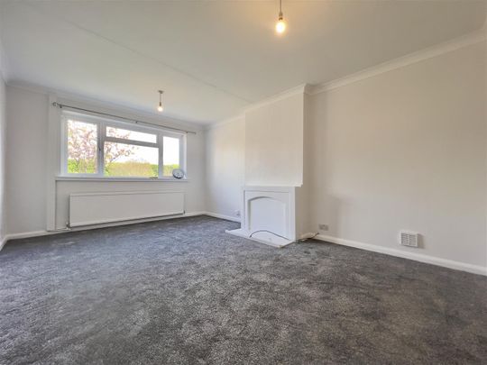 Hatch Lane, Harmondsworth, West Drayton, UB7 - Photo 1