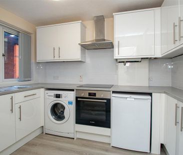 2 bedroom semi-detached house to rent - Photo 6