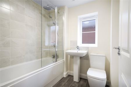 4 bedroom house to rent Prospero Drive, Wellingborough, Northamptonshire, NN8 - Photo 3