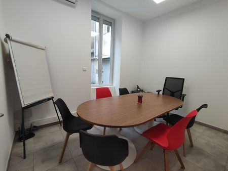 Location bureaux 3 pièces, 80.00m², Nîmes - Photo 3