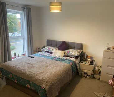 1 bedroom in a house share to rent - Photo 1