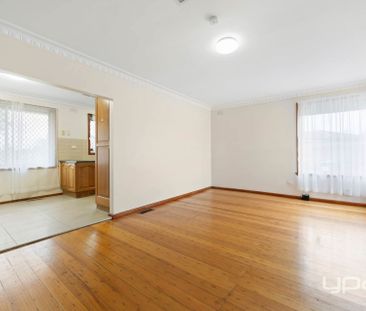 Convenient & Comfortable Living in St Albans - Photo 1