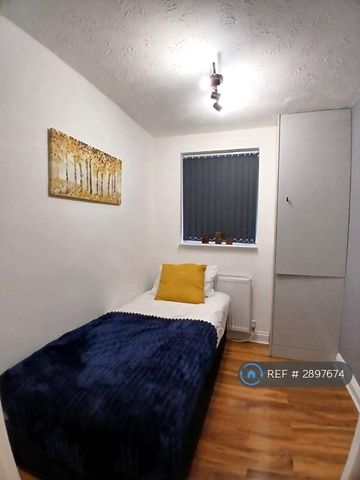 2 bedroom flat to rent - Photo 4