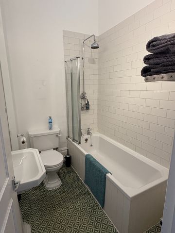 2 Bed Flat, Cambridge Road, BN3 - Photo 3