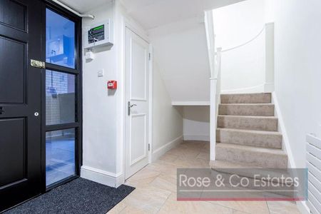 5 bedroom townhouse to rent - Photo 2