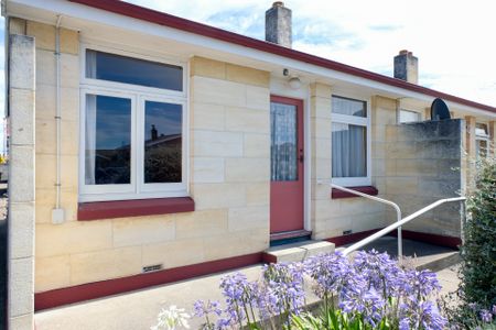 SELF CONTAINED BEDSIT UNIT - Photo 5