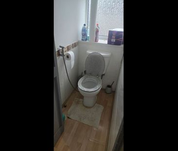 Room in a Shared House, Civic Way, IG6 - Photo 3