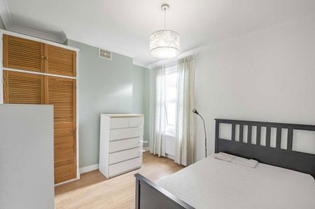 3 bedroom flat to rent - Photo 3