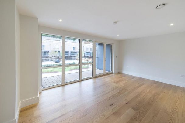 4 bedroom flat to rent - Photo 1