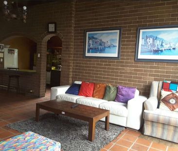 Thornbury - Photo 1