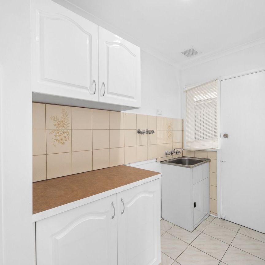 Three bedroom home in quiet court location, fully fenced - Photo 1