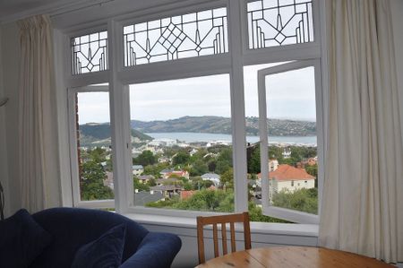 One bedroom self-contained flat with amazing views - Photo 5