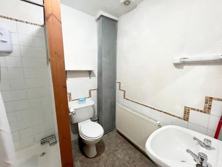 3 bedroom terraced house to rent - Photo 5