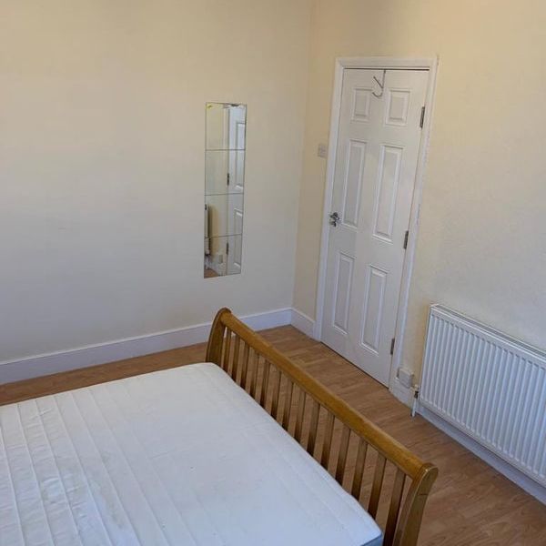 Room in a Shared House, Stanley Road, N15 - Photo 1