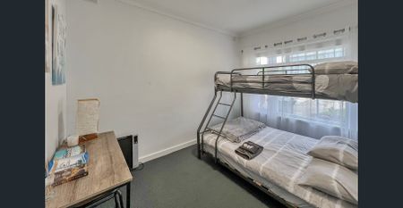 Fully Furnished 3 Bedroom 1 Bathroom Home - Photo 4