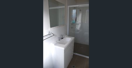 QUIET CUL-DE-SAC LIVING - Don't miss out on this beauty ! - Photo 4