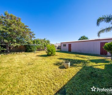 22 Denny Pl, Melton South, Vic 3338 - Photo 5
