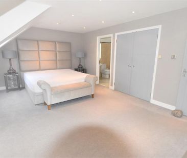 5 bedroom detached house to rent - Photo 3